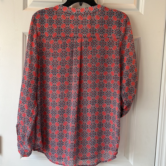 Lovely navy and rose colored blouse with button detailing and roll sleeves. - Picture 8 of 8